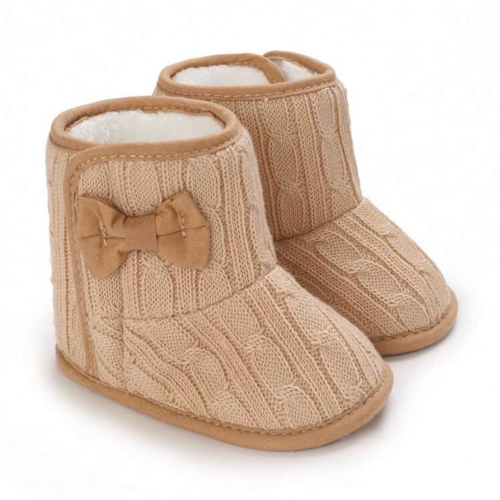 Beige baby winter boots
